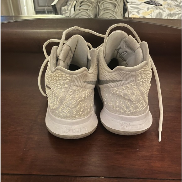 Nike kyrie 3 chrome - Picture 5 of 7